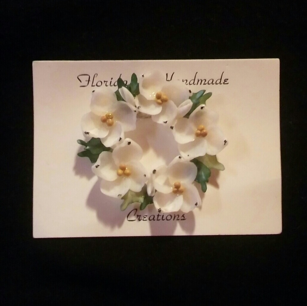 Handmade Flordia White Flower Glass Pin